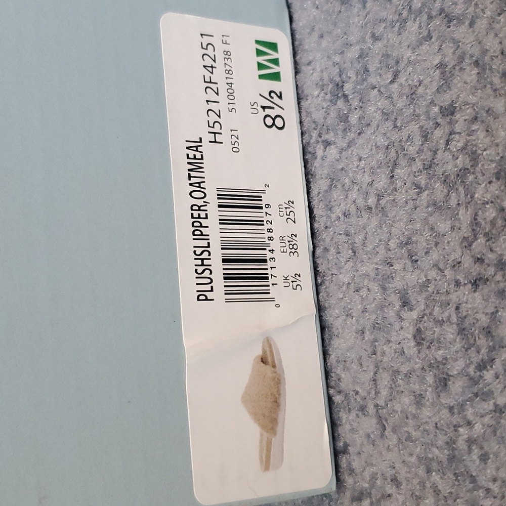 New Cute Fuzzy Sandals - Picture 7 of 7